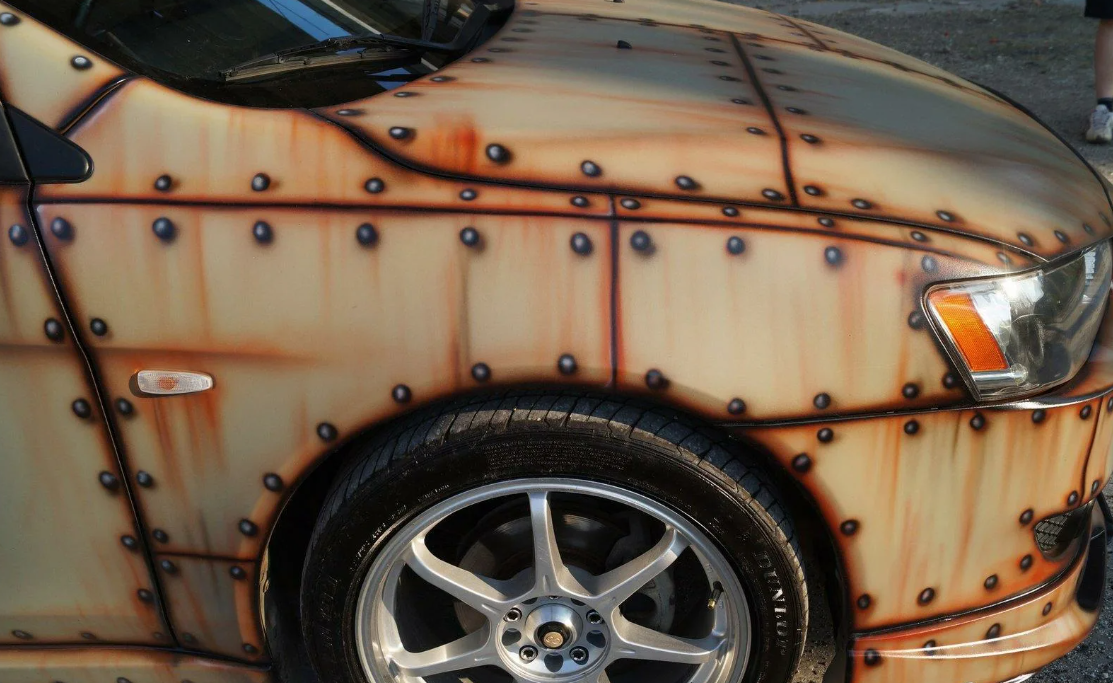 хочу покрасил. раскрашенные ворота гаража. хочу покрасил. апельсиновая корка на кузове после покраски. аэрография ржавчина.